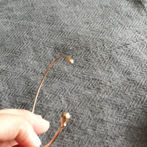 Bracelets - Picture 2 of 10